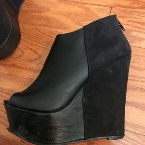 Black leather/suede wedges